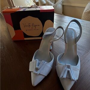 Dusty blue Venita Aspen for Gianni Bini heels
Worn once, in excellent condition.